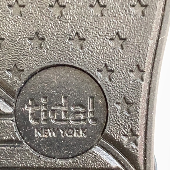 SoulCycle Stars and Wheel Flip Flops - Picture 8 of 10